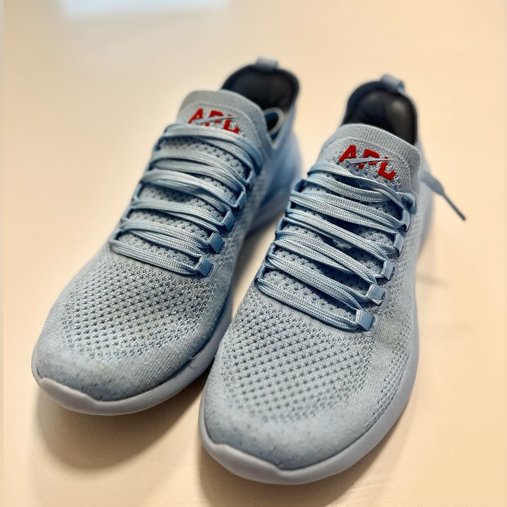 WOMEN’S APL TECHLOOM BREEZE SIZE 6.5 ICE BLUE